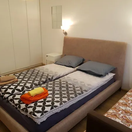 公寓 St. Seraphim's *